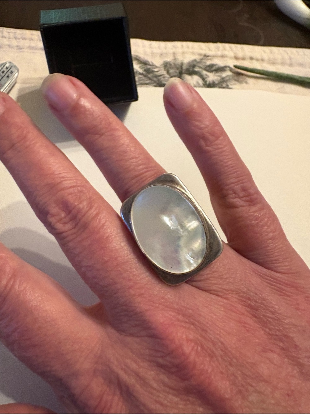 Sterling Silver Mother-of-Pearl Oval Statement Ring - White